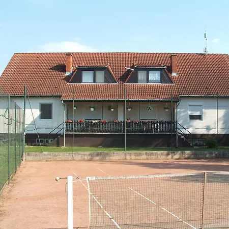 Apartament Kis Teniszhaz *